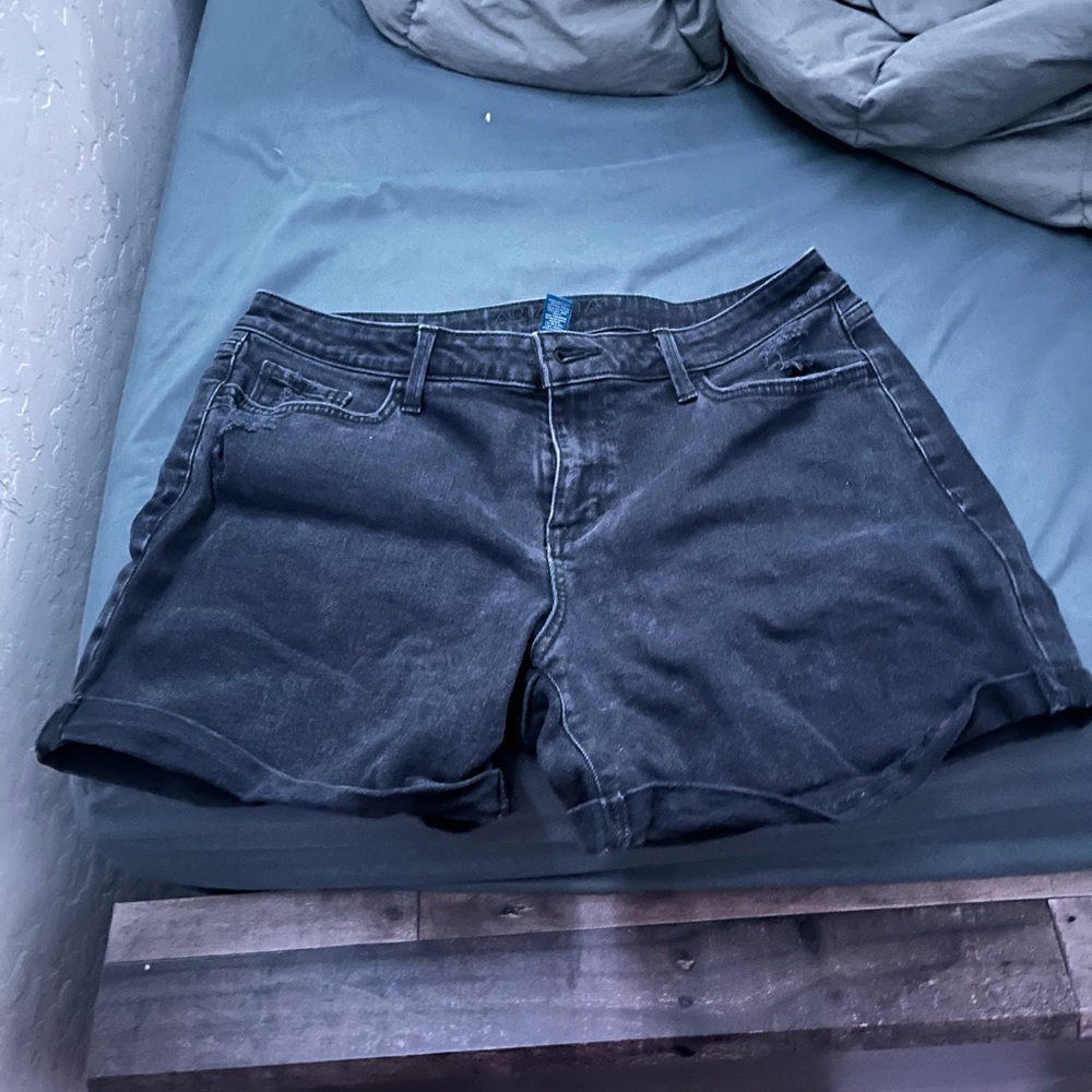 Black Shorts (Arizona)
